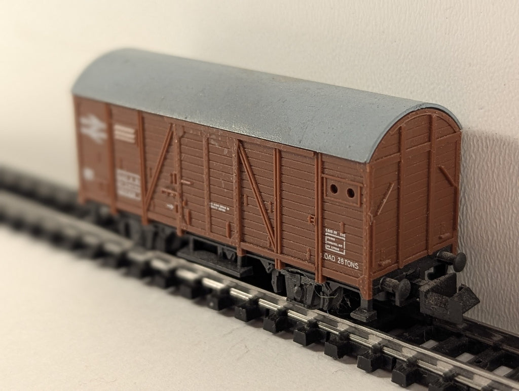 Minitrix N Gauge BR COV A B Goods Van 200424 BR Bauxite
