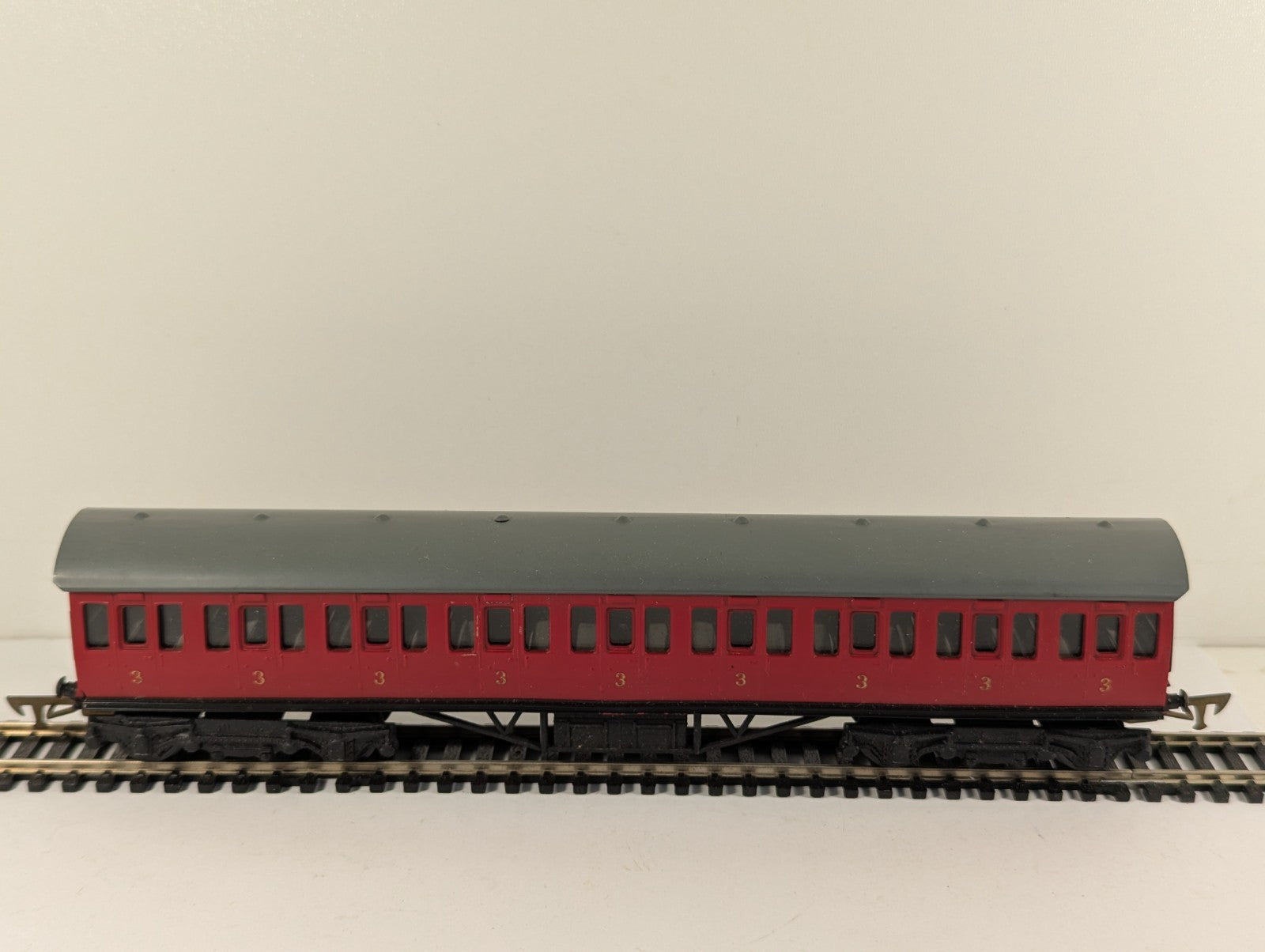Graham Farish OO Gauge BR Red Suburban 3rd Class Coach Boxed