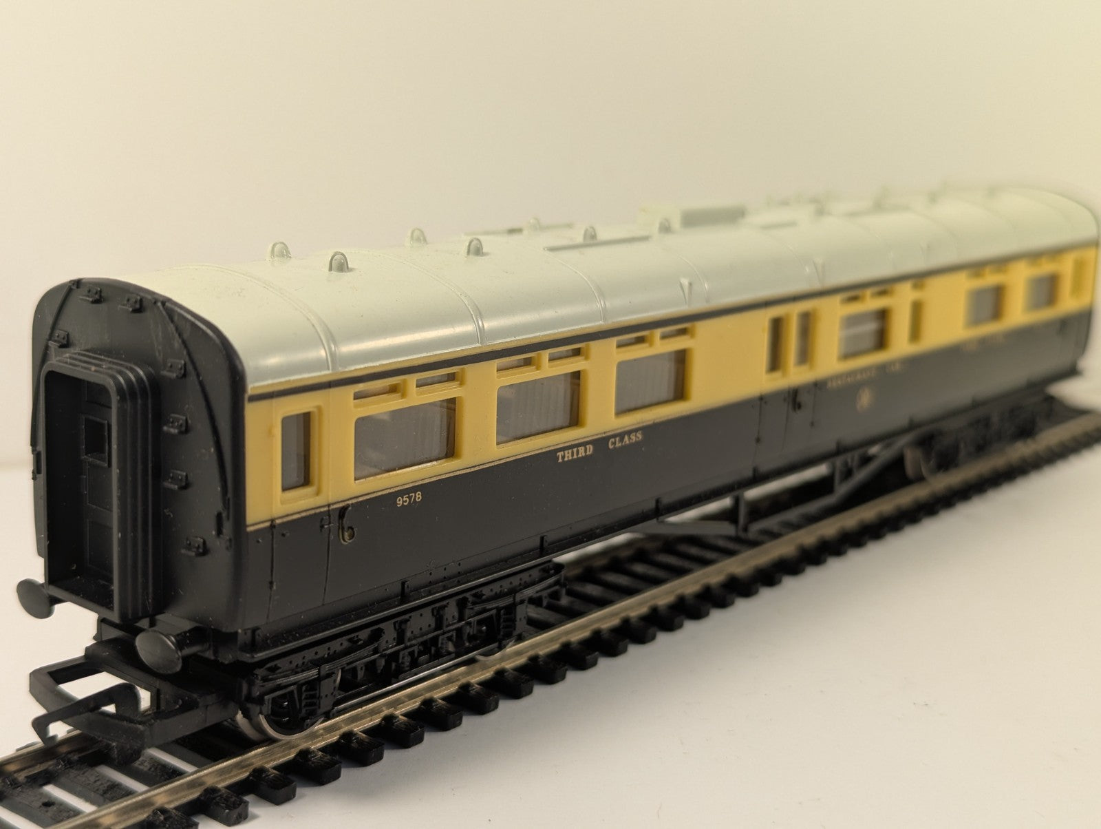 Hornby R454 OO Gauge GWR Collett Restaurant Coach