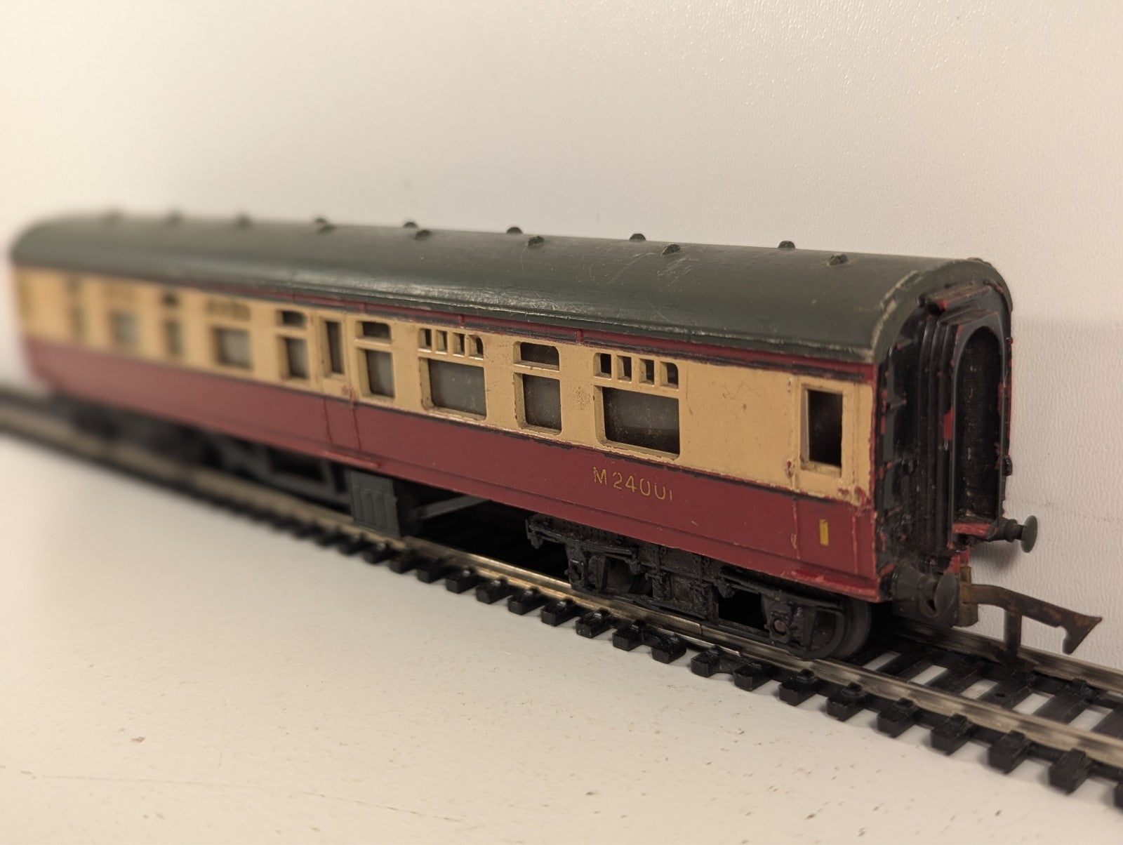 Tri-ang OO Gauge R29/221 BR Main Line Composite Coach - Damaged Decals