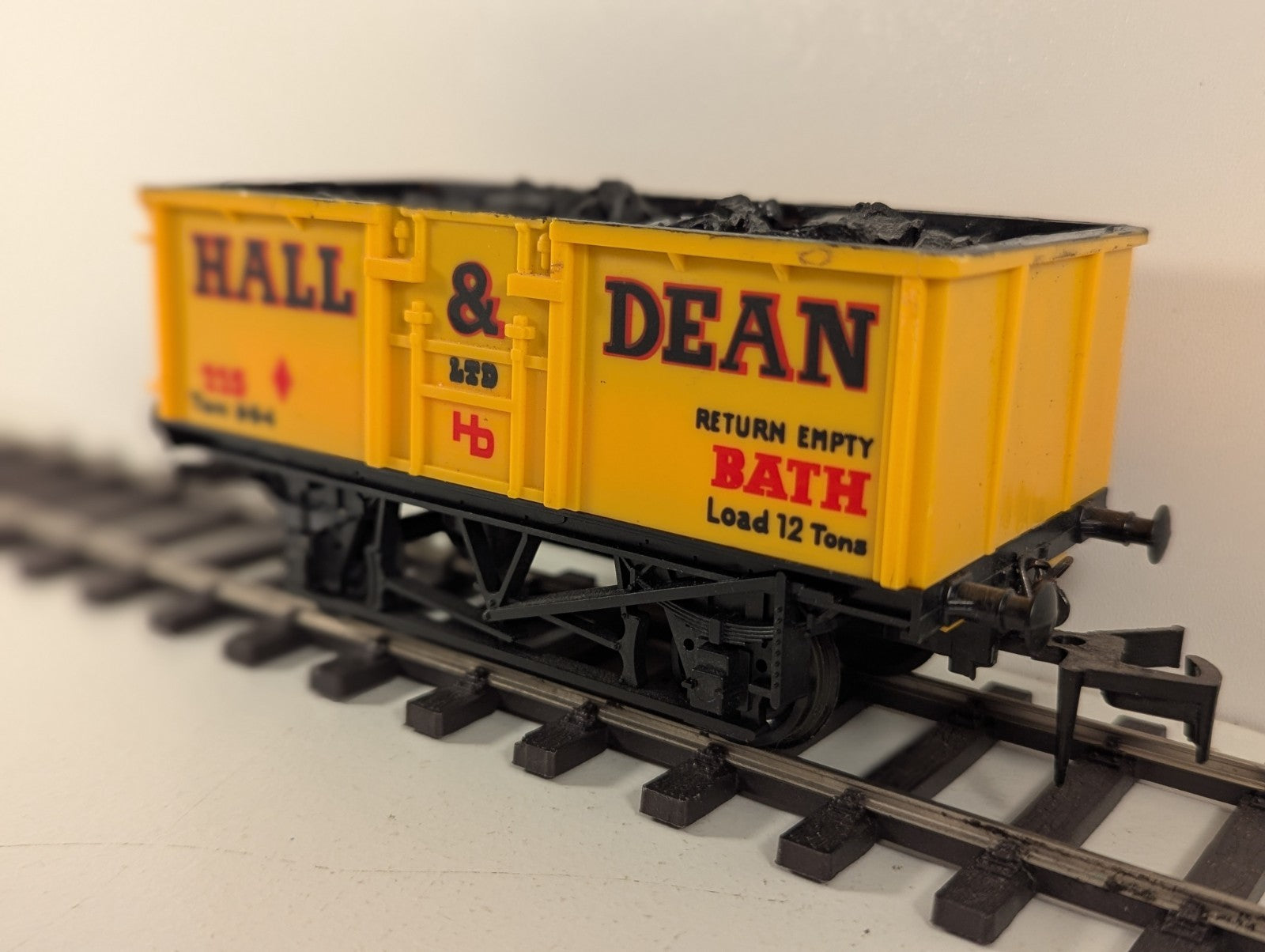 Lima O Gauge 7-Plank Open Mineral Wagon – Hall & Dean Yellow Livery – With Load