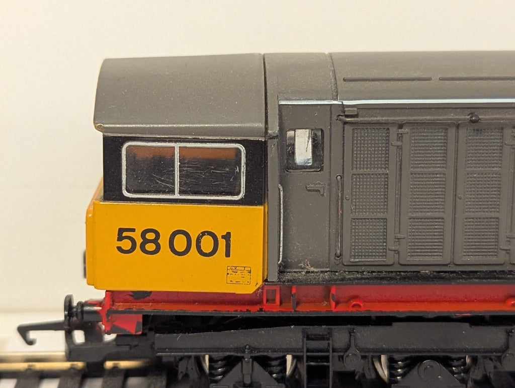 Hornby R250 OO Gauge Class 58 Diesel Locomotive 58001 Railfreight Grey