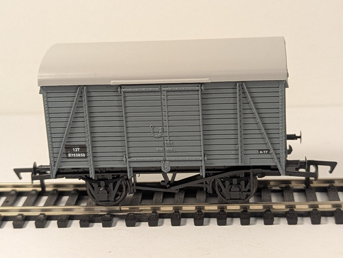 Dapol 4F-021-104 OO Gauge Box Van