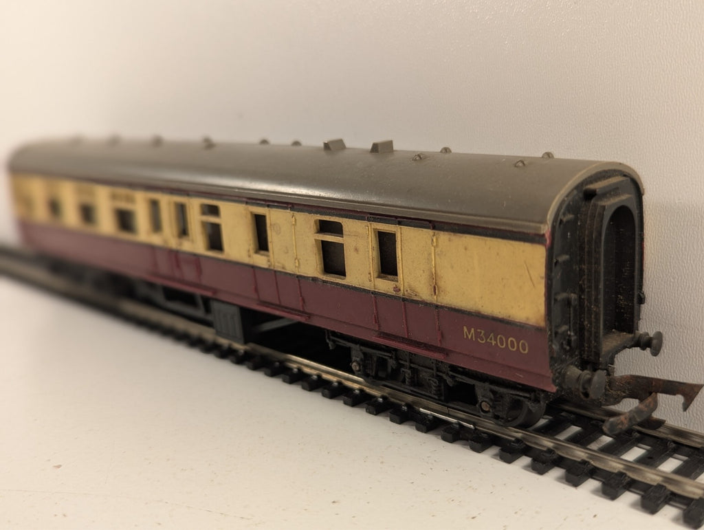 Tri-ang R28 OO Gauge Brake Third Coach