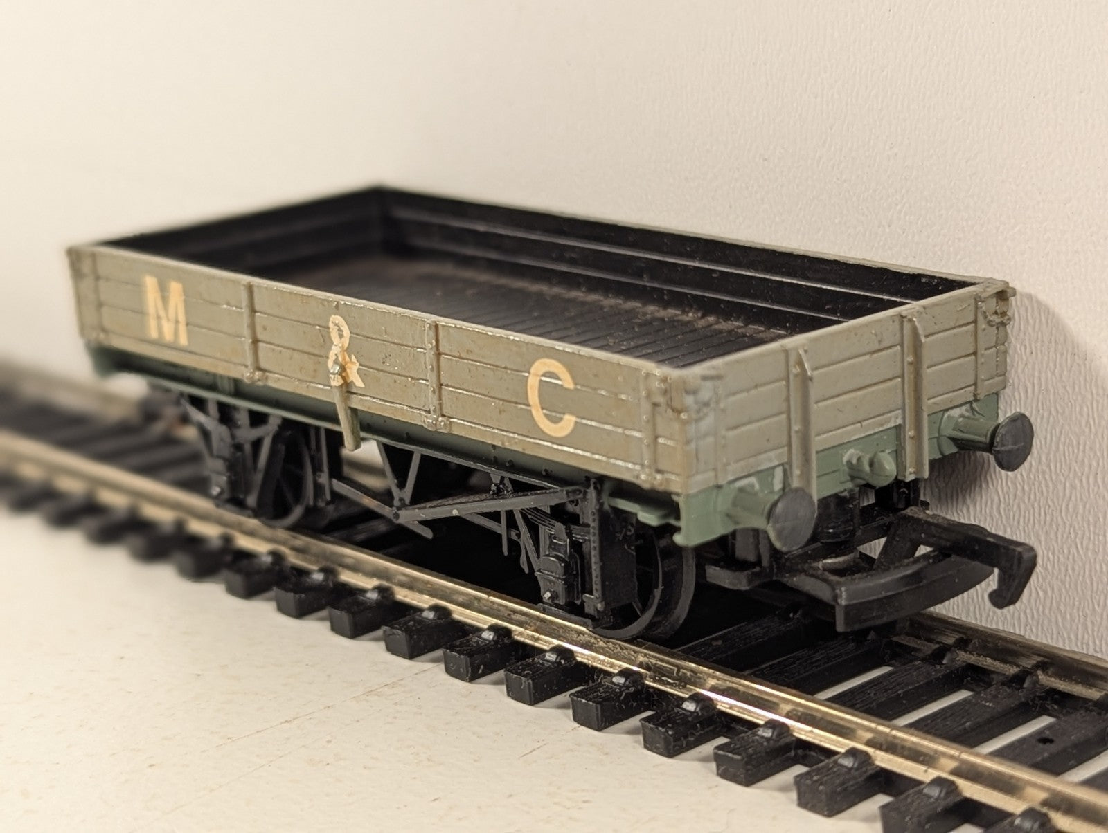 Mainline OO Gauge 5-Plank Open Wagon Goods Wagon M&C Grey 37-143