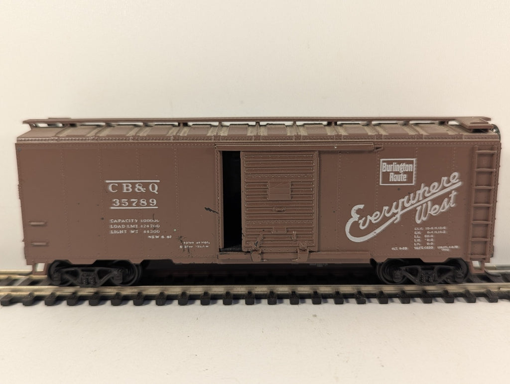 Athearn HO Gauge 40 Ft Box CB&Q Boxcar 35789 CB&Q Brown 5002