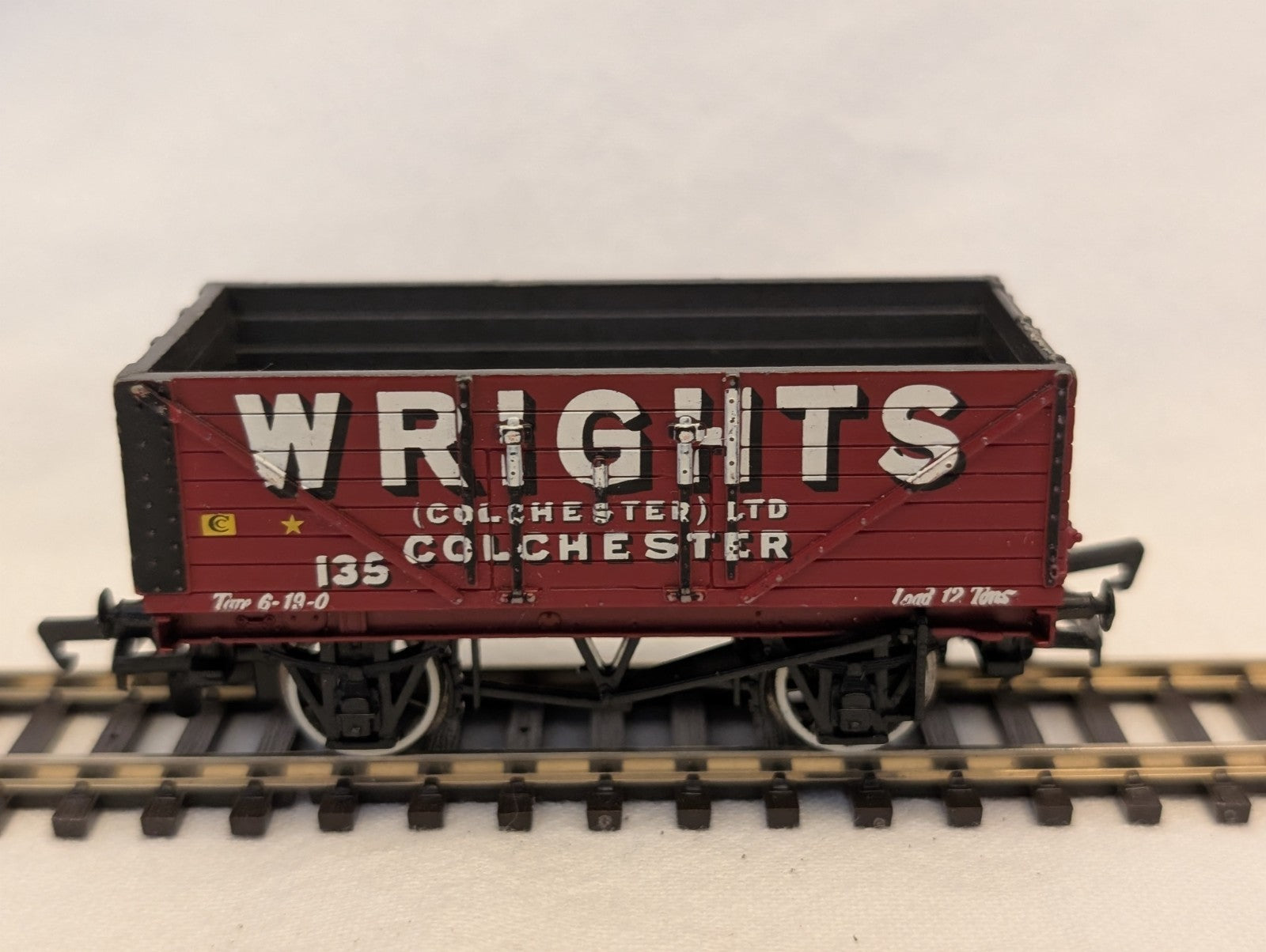 Bachmann OO Gauge 7-Plank Open Wagon 135 Wrights (Colchester) Ltd