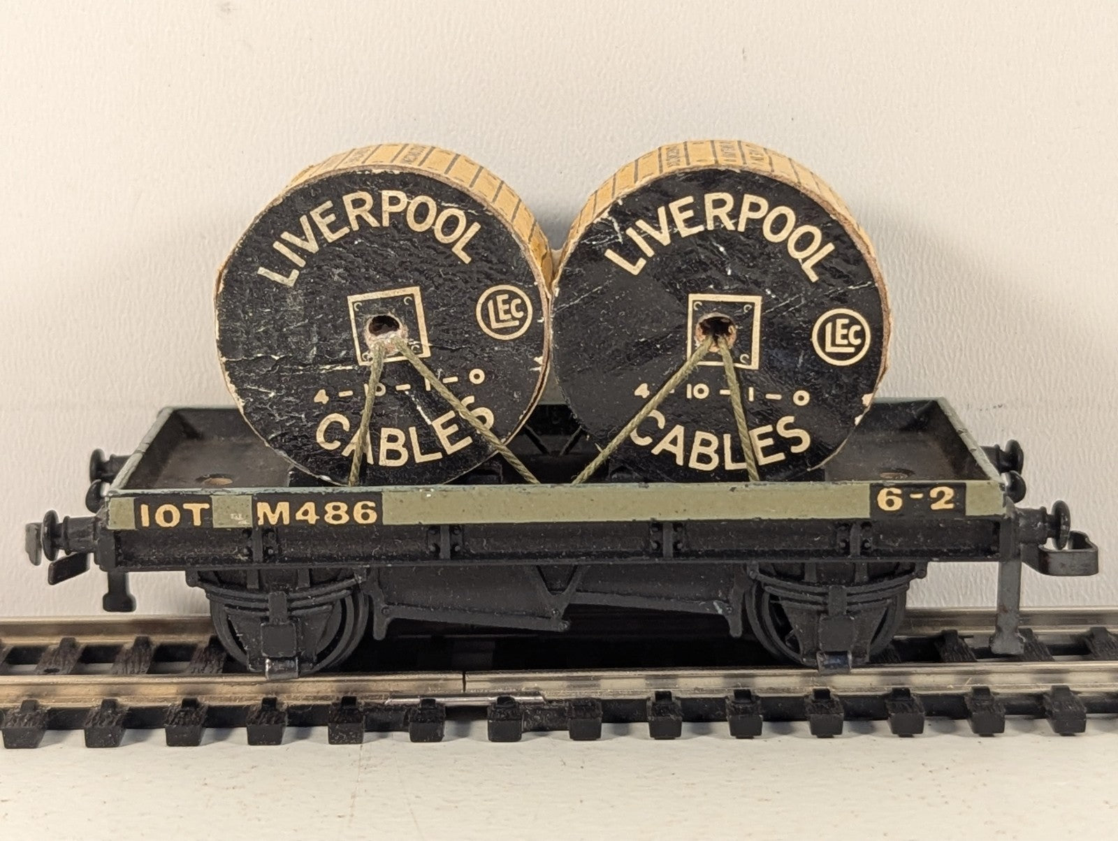 Hornby-Dublo 32086 D1 Low-Sided Wagon with Cable Drums OO Gauge - Boxed