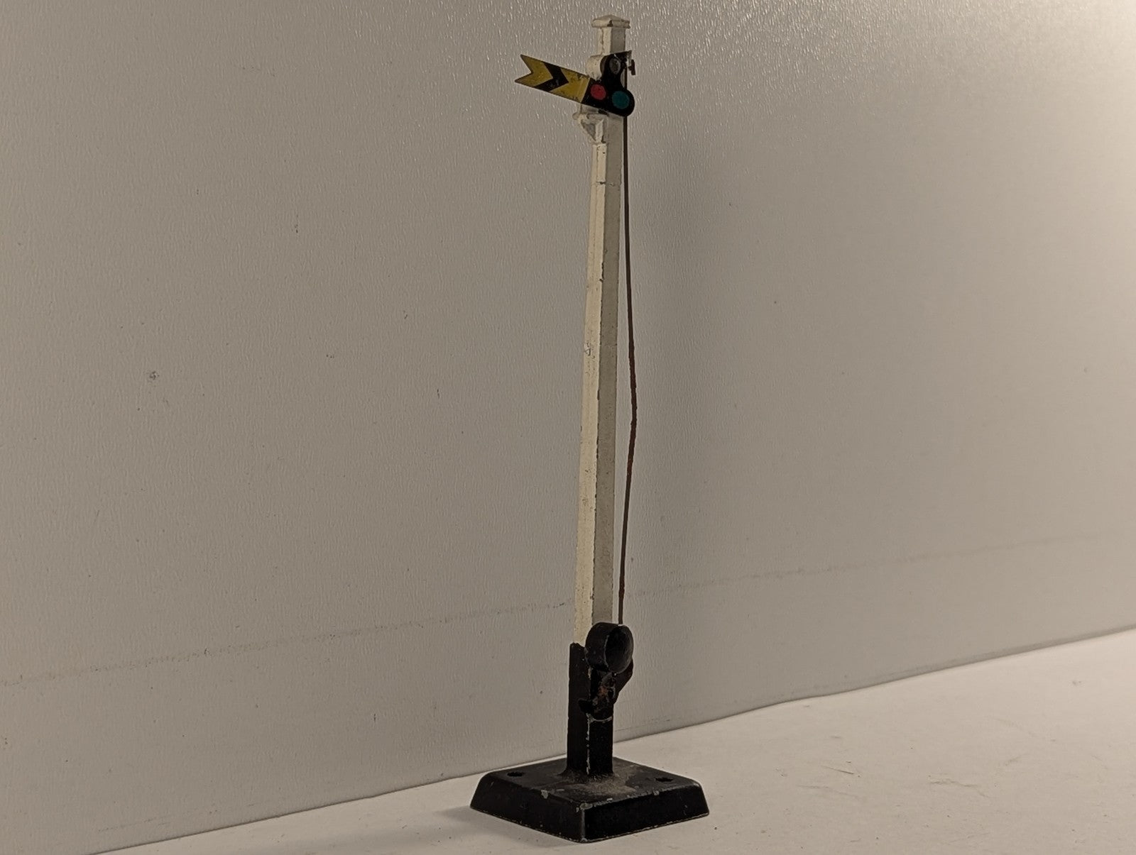 Hornby OO Gauge No. 1 Distant Signal Yellow & Black