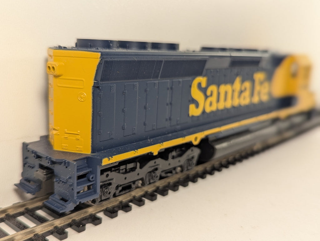 Athearn HO Gauge SD45 Diesel Locomotive 5386 Santa Fe Blue & Yellow 4173