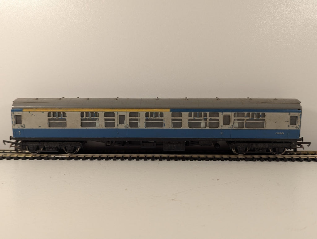 Tri-ang OO Gauge BR Blue MK1 Composite Corridor Coach (Chipped Paint)