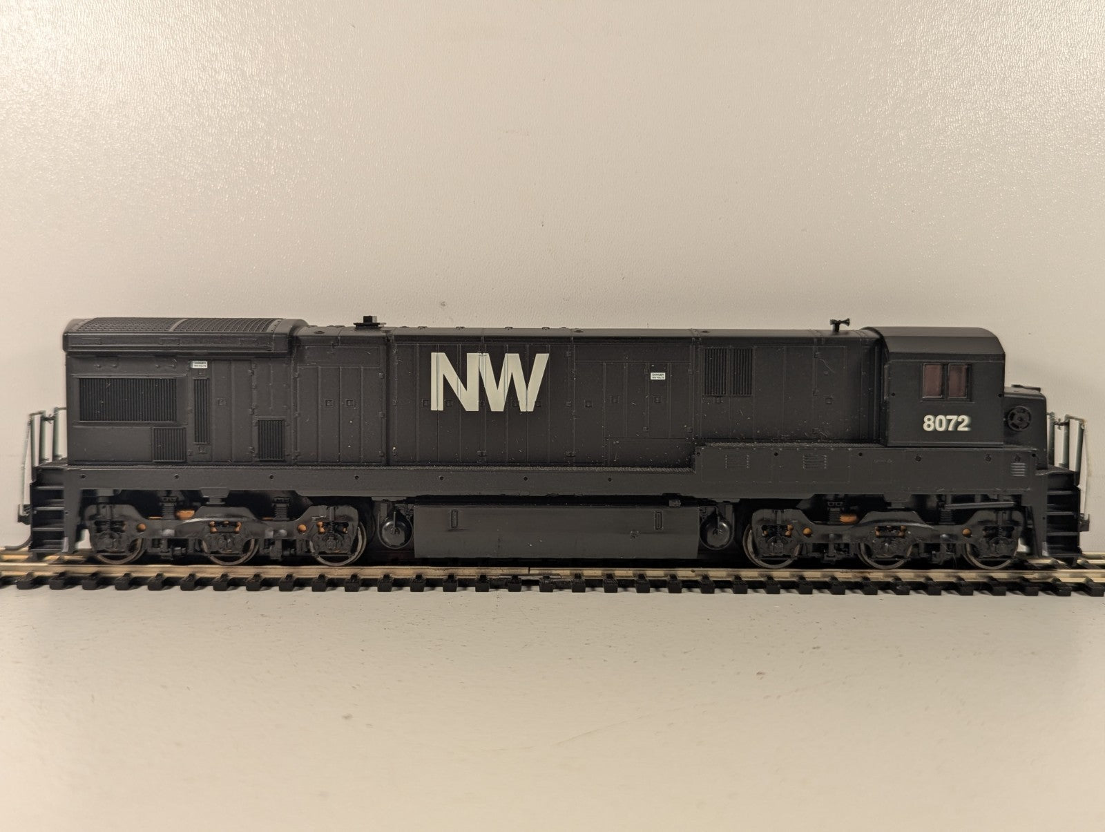 Atlas HO Scale GE C30-7 Diesel Locomotive 8072 Norfolk & Western (Black) 8616