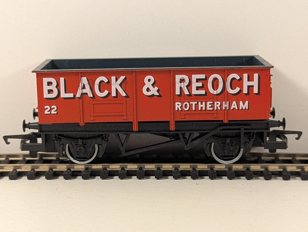 Hornby R.021 OO Gauge “Black & Reoch” Mineral Wagon