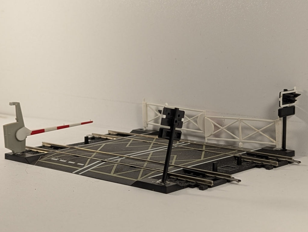 Hornby OO Gauge Double Track Level Crossing R636