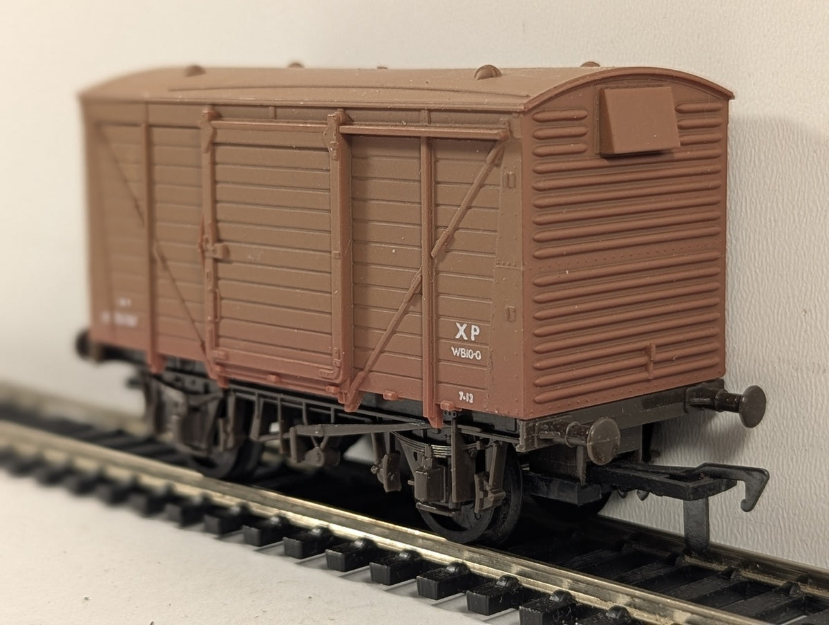 Airfix OO Gauge BR 12T Ventilated Van Goods Wagon B751707 BR Bauxite 54313