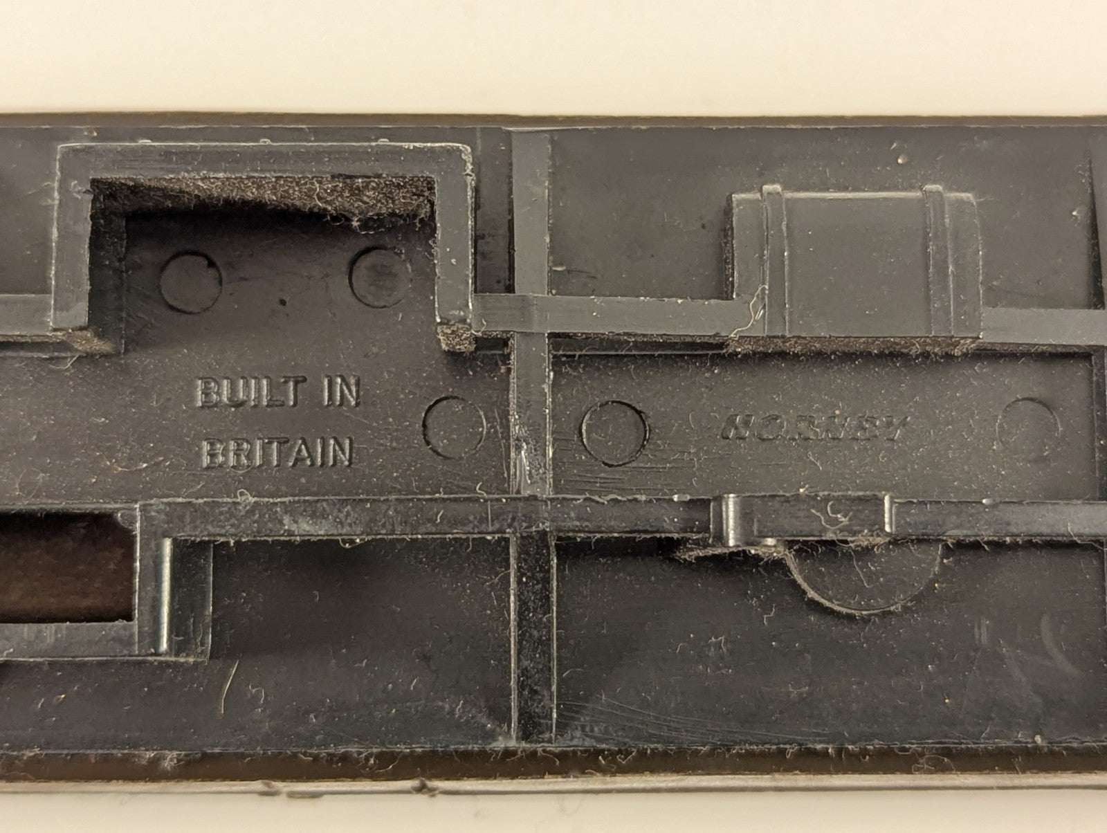 Hornby OO Gauge GWR 3rd Class Composite Coach (Chipped Paint)