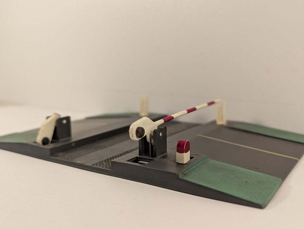 Playcraft OO/HO Single Track Level Crossing