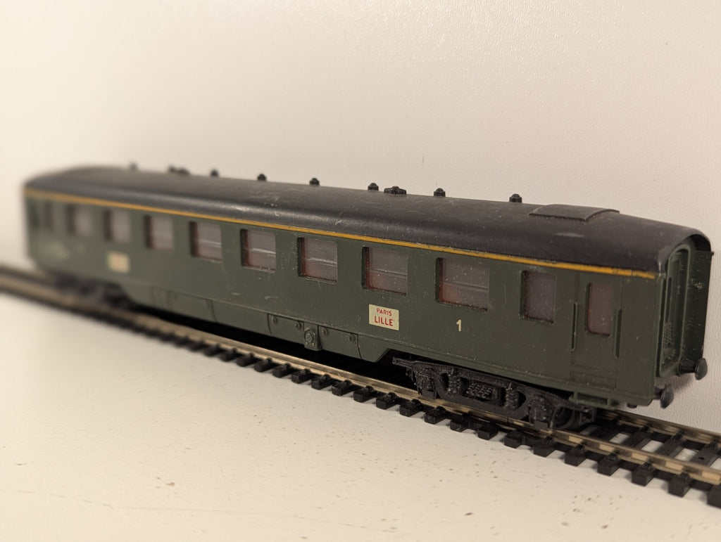 Hornby-Acho HO Gauge SNCF 1st Class Green Passenger Coach