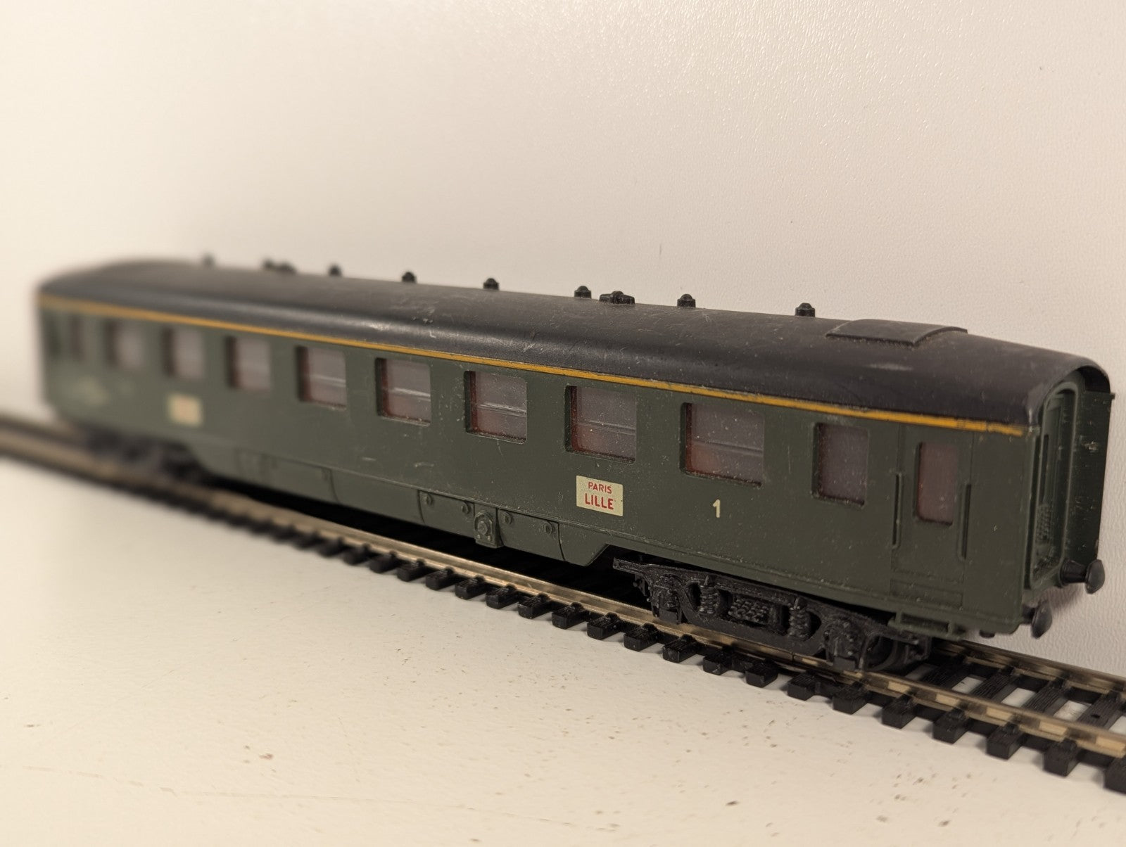 Hornby-Acho HO Gauge SNCF 1st Class Green Passenger Coach