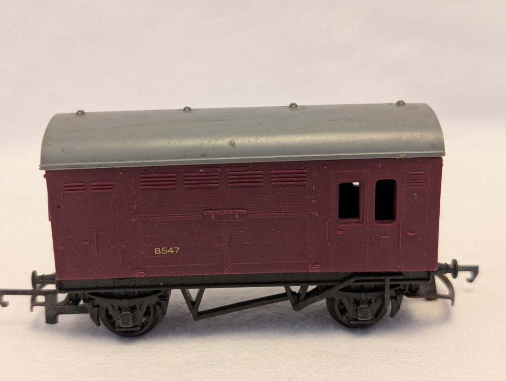 Tri-ang R123 OO Gauge BR Horse Box - Maroon