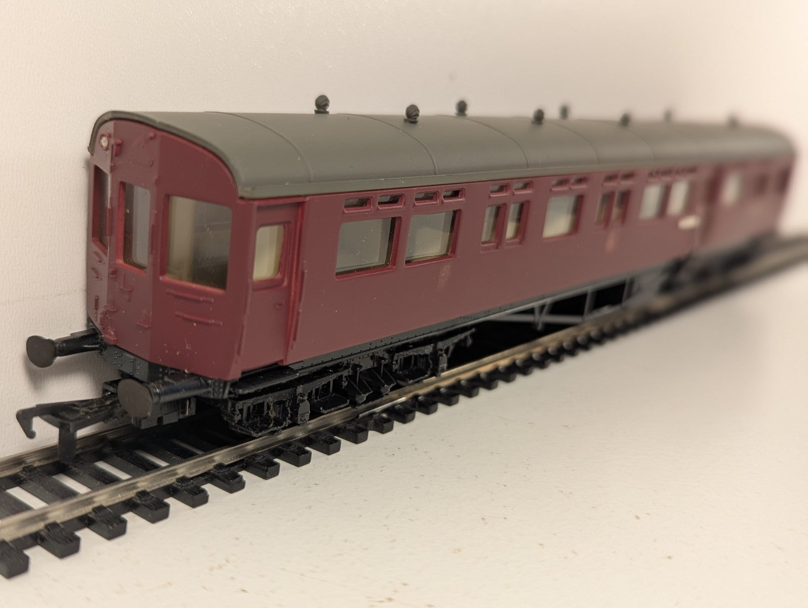 Airfix 54256-8 GWR Auto Coach BR Maroon OO Gauge Boxed - Missing Buffer Head