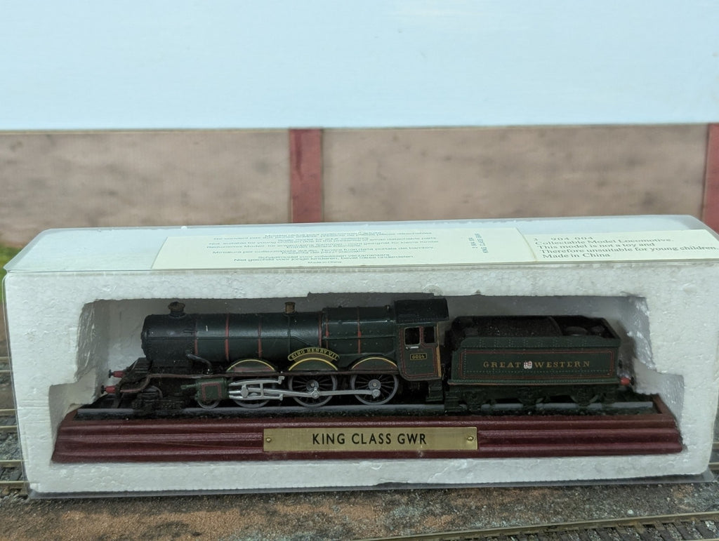 ATLAS EDITIONS King Class GWR Steam Locomotive Model on Stand 24cm Long