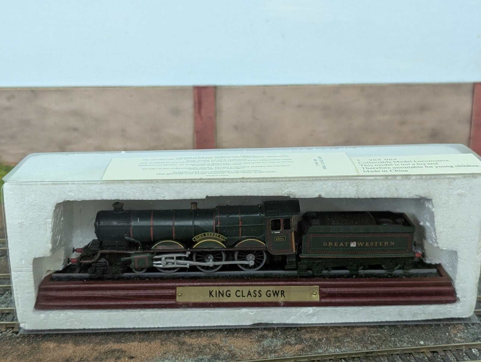 ATLAS EDITIONS King Class GWR Steam Locomotive Model on Stand 24cm Long