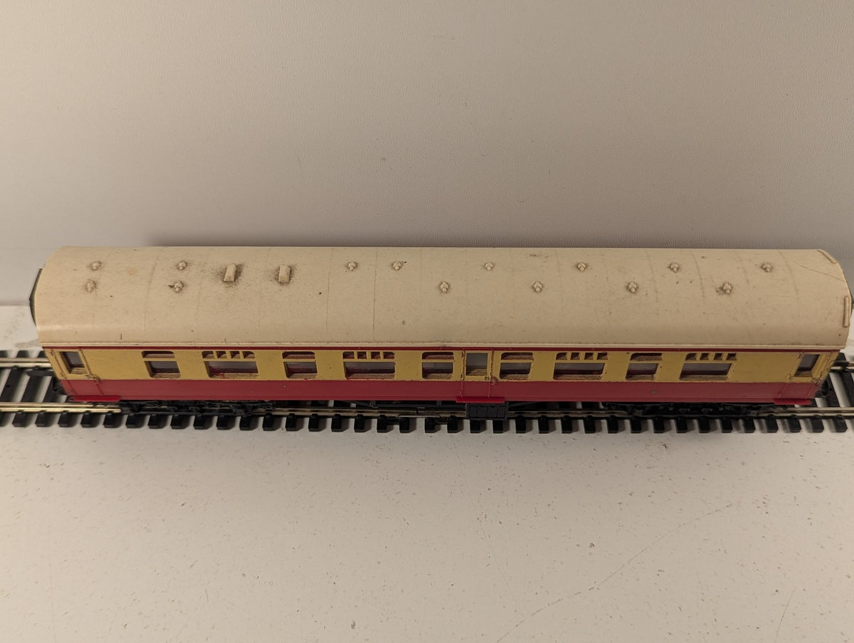 Tri-ang OO Gauge LMS Style Composite Coach Passenger Coach BR Crimson and Cream