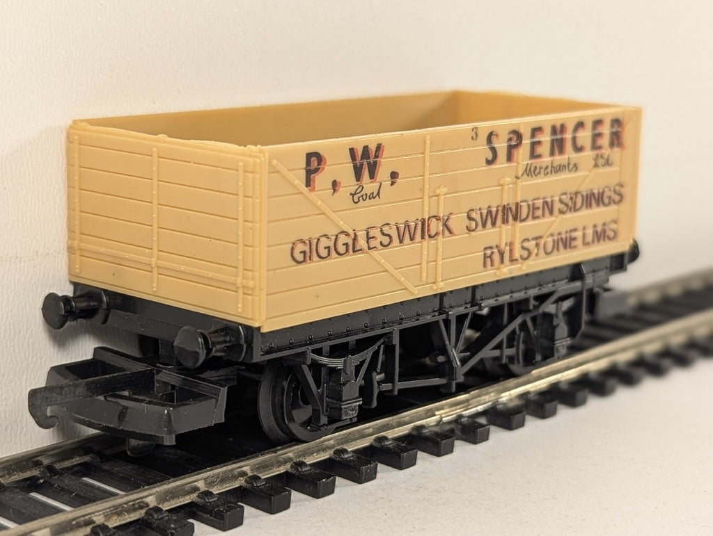 Lima OO Gauge P.W. Spencer 5-Plank Open Wagon Goods Wagon 3 P.W. Spencer Yellow