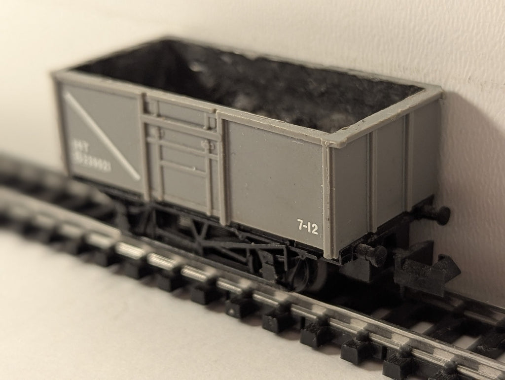 Minitrix N Gauge 16 Ton Mineral Wagon B239021 BR Grey