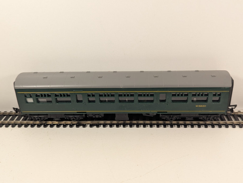 Hornby R334 OO Gauge Class 101 Metro Cammell Centre Coach M59120 – BR Green