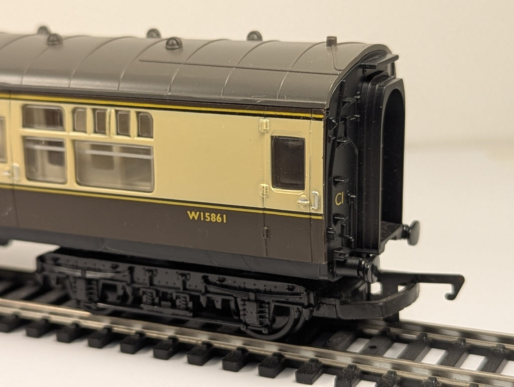 Hornby OO Gauge Hawksworth Corridor Third Passenger Coach W15861