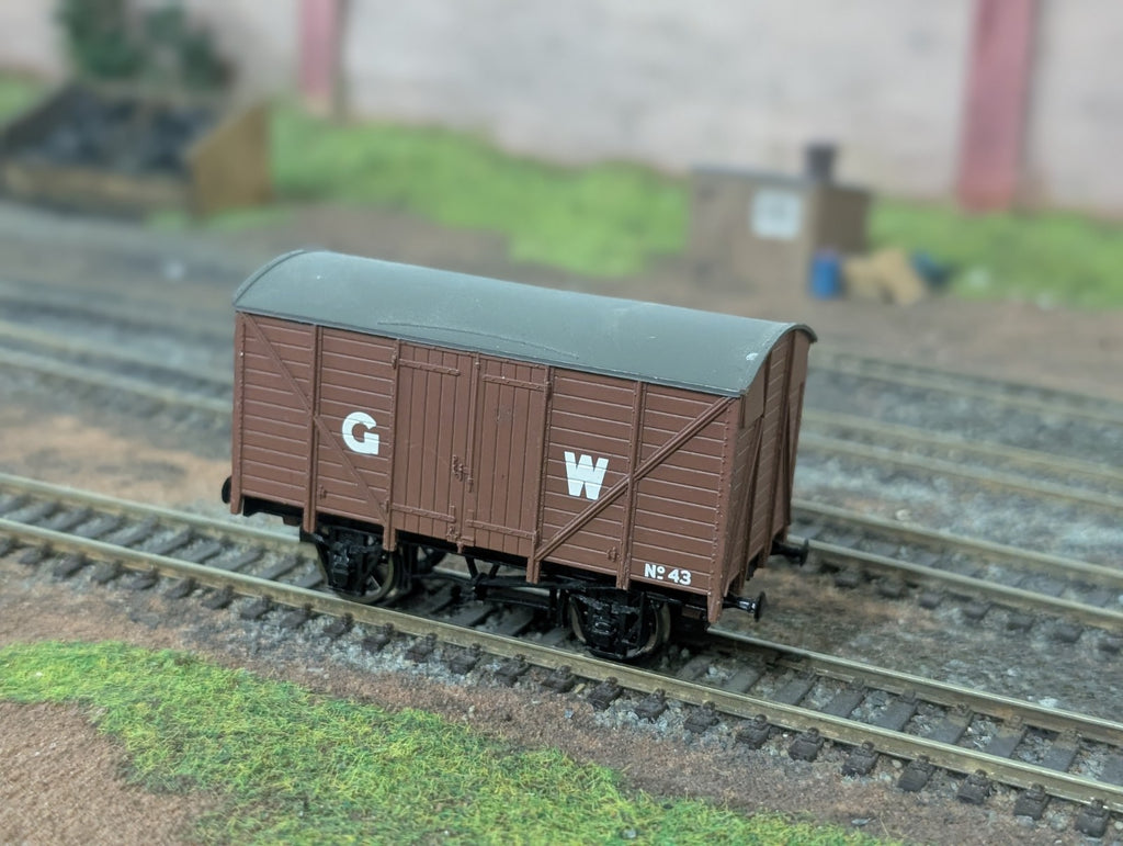 Hornby R1109 OO Gauge GWR Vent Van No 43