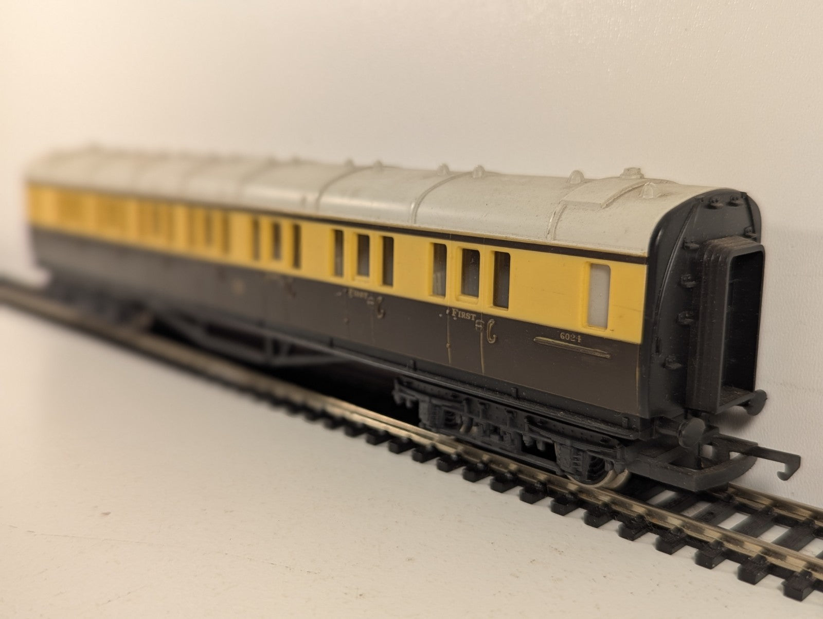 Hornby OO Gauge GWR Collett Composite Coach Passenger Coach 6024