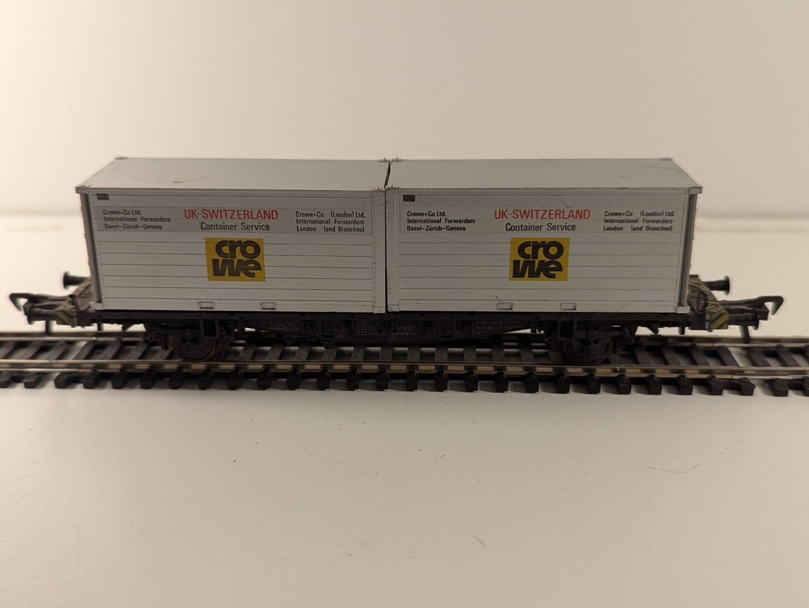 Fleischmann 5235 HO Flat Wagon With Crowe & Co Containers