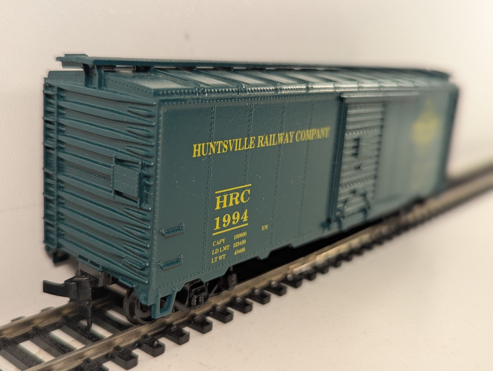 Athearn HO Scale USRA Rebuilt Steel 40' Box Car - Huntsville Railway Company
