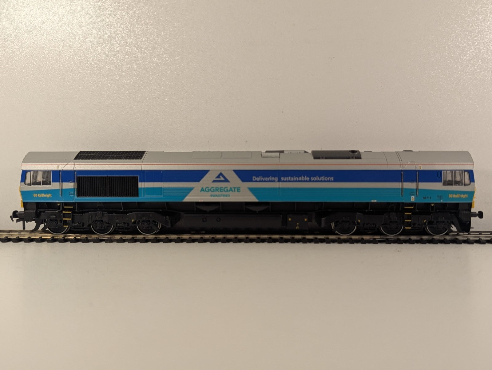 Bachmann Aggregates Class 66 66711 'Sence' Diesel Locomotive  DCC Ready