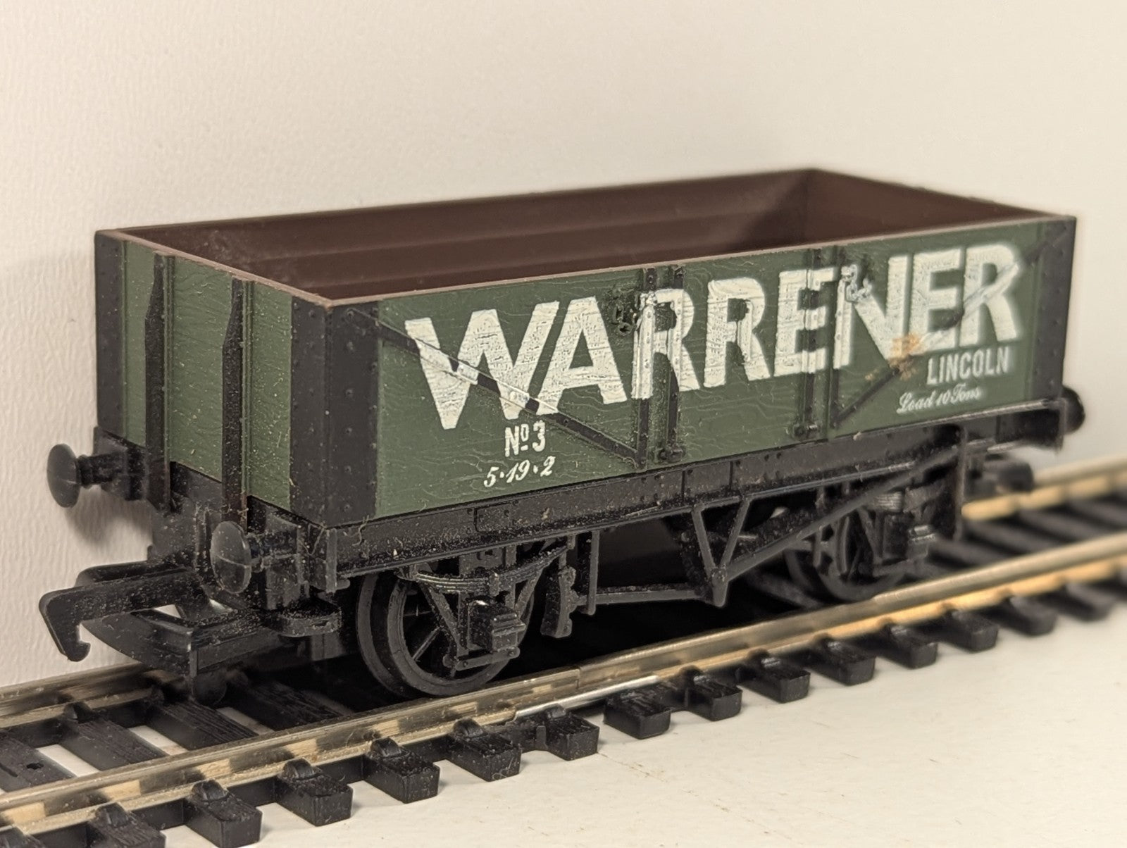 Mainline Railways 37-136 OO Gauge Green United Molasses Tank Wagon Boxed