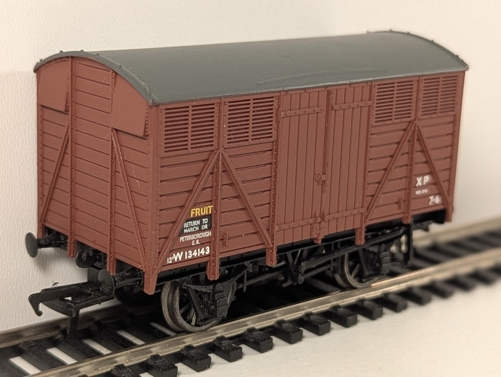 Bachmann Branchline OO Gauge 12-Ton Fruit Van