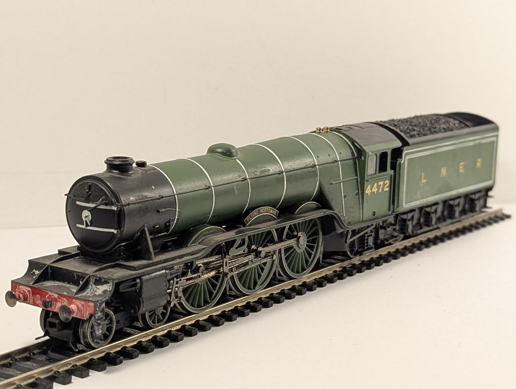 Hornby OO Gauge Flying Scotsman Steam Locomotive 4472 LNER Green