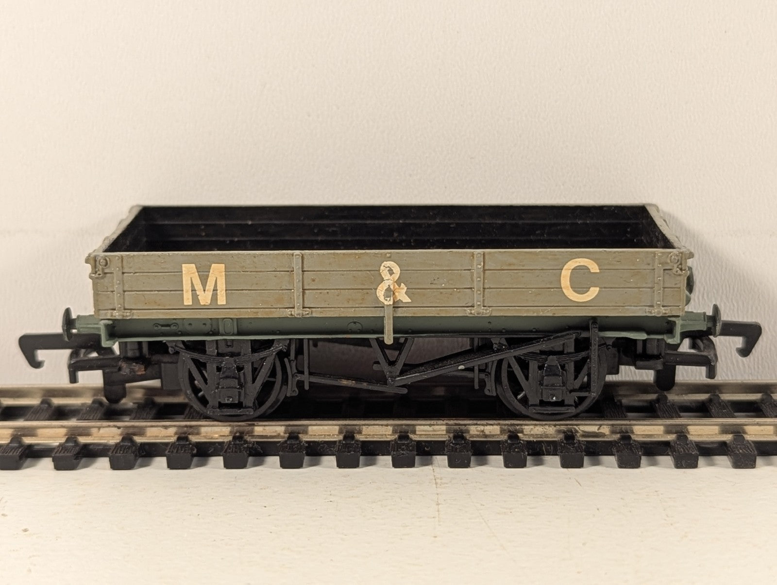 Mainline OO Gauge 5-Plank Open Wagon Goods Wagon M&C Grey 37-143