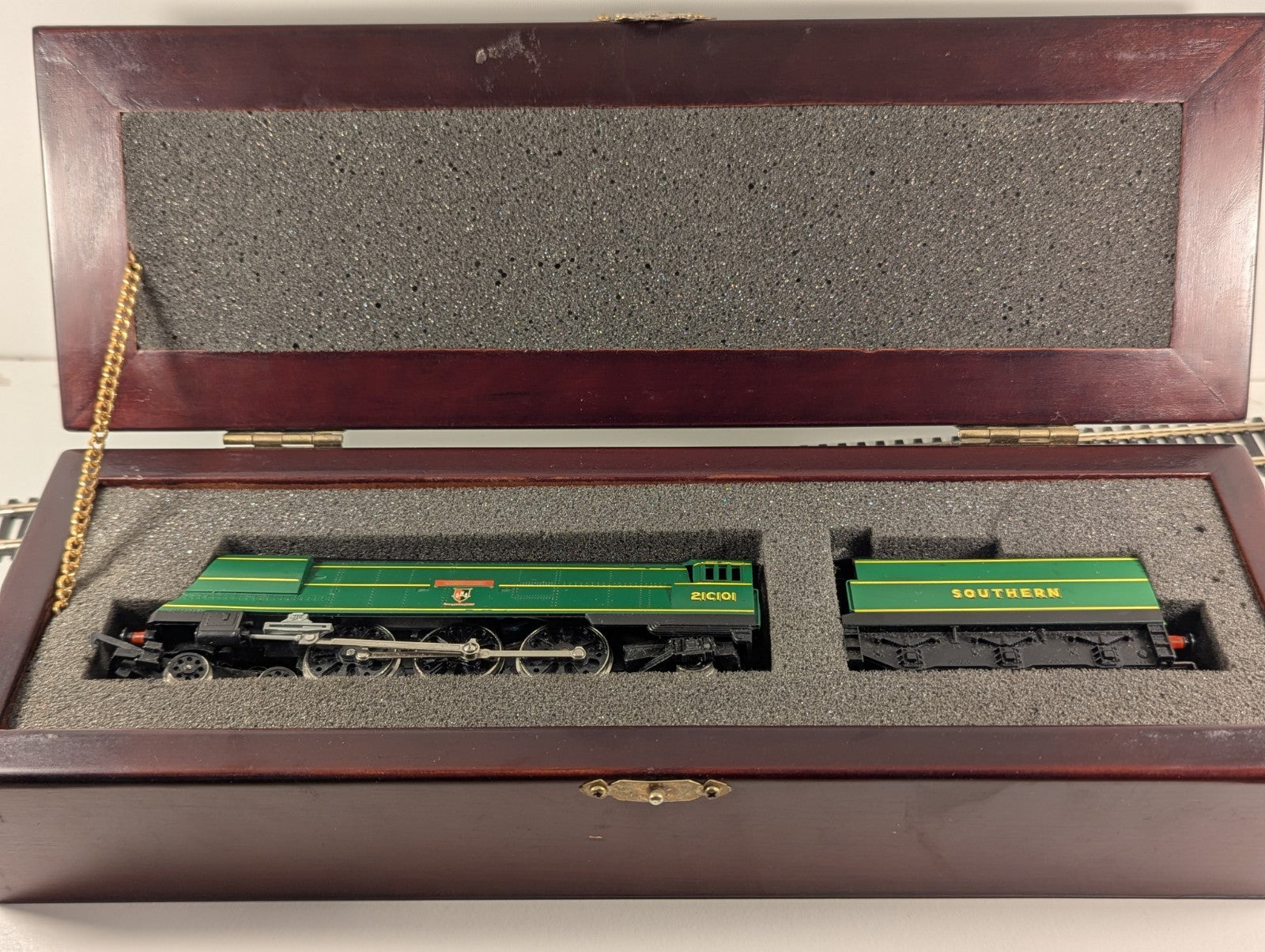Hornby R320B – West Country Class 4-6-2 ‘Exeter’ 21C101 (SR Green)