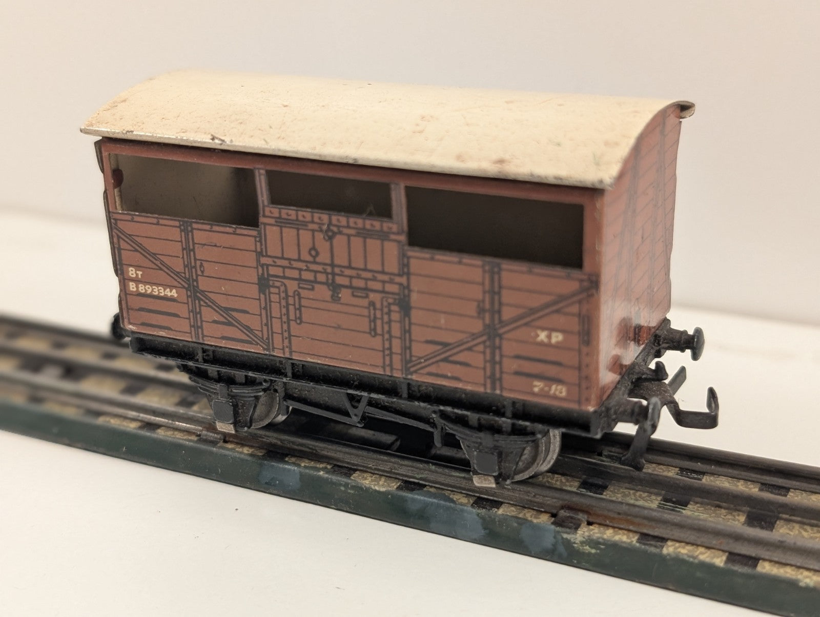 Hornby Dublo 8T Cattle Wagon – No. B893344 – OO Gauge
