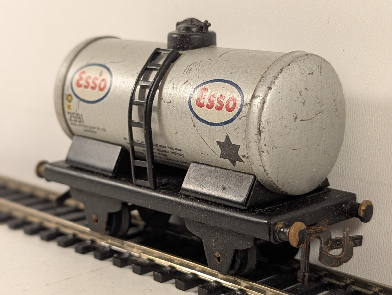 Hornby Dublo OO Gauge D1 Esso Petrol Tank Wagon 2591 Esso Silver