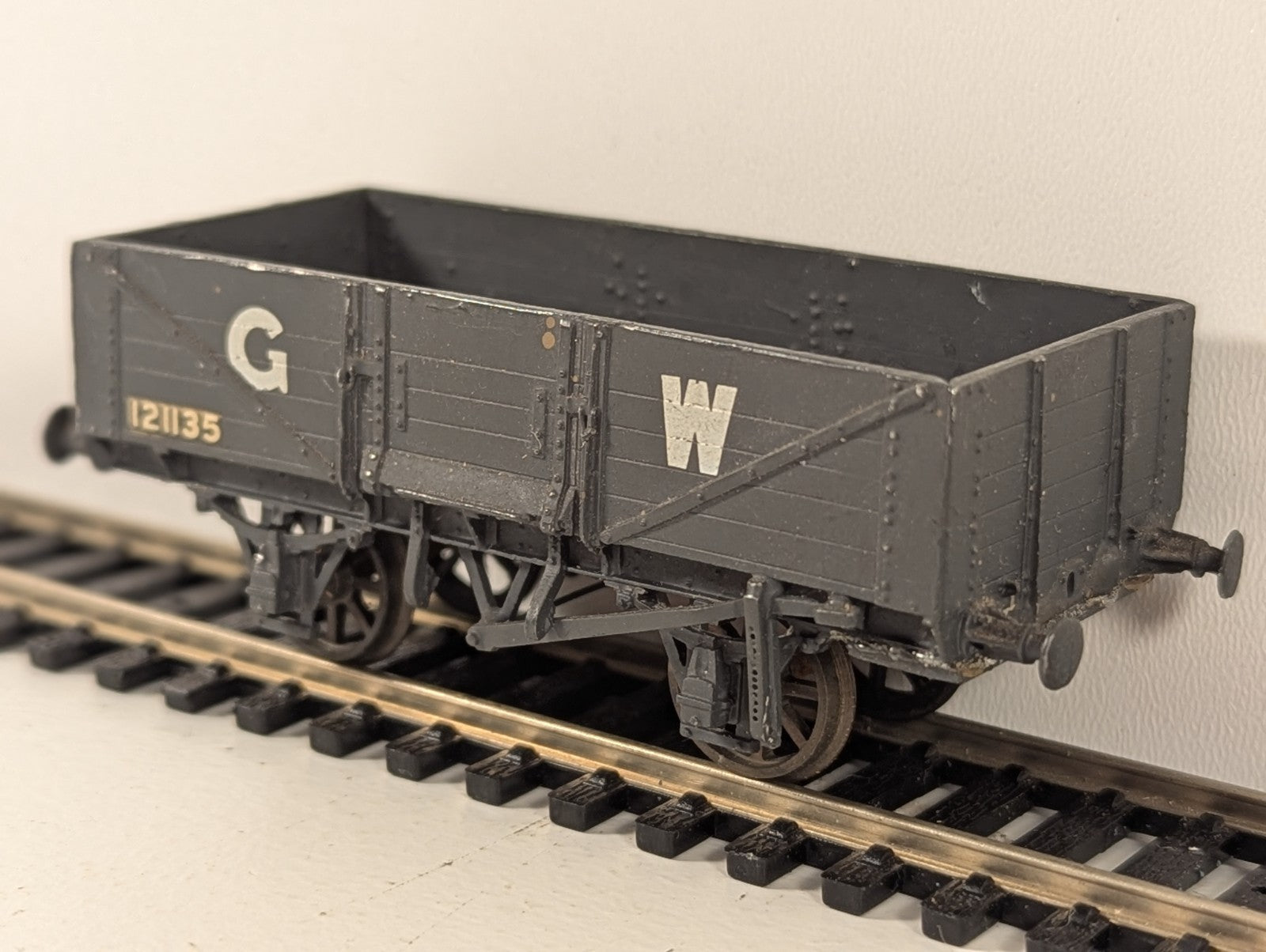 Peco OO gauge GWR 5-plank open goods wagon kit - body comes of wheels