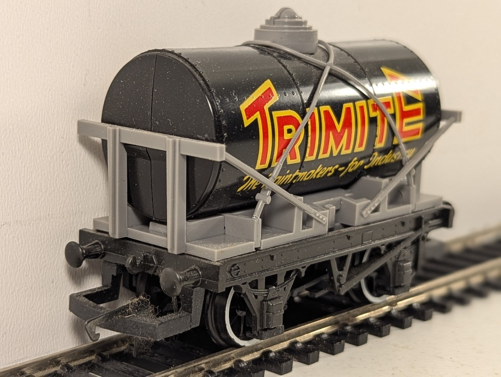 Hornby Railways OO Gauge Trimite Tank Wagon R.203