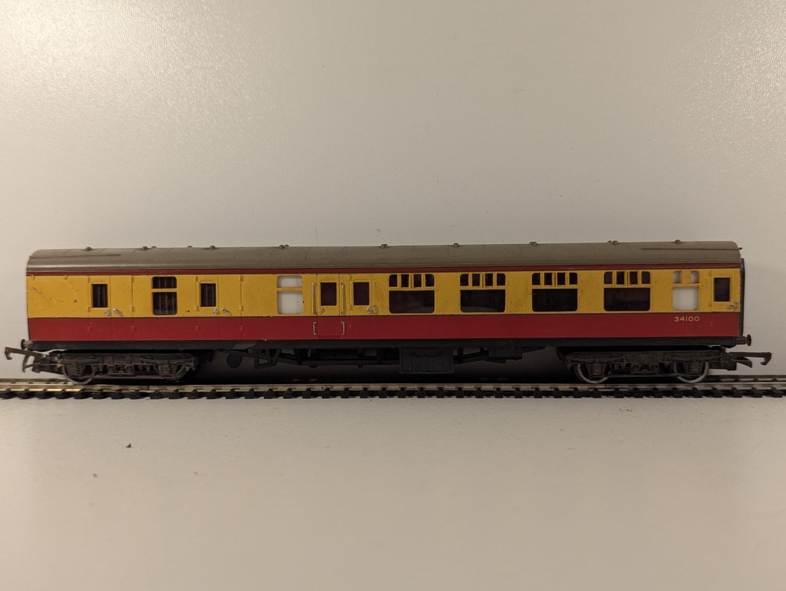 Tri-ang OO Gauge BR Mk1 Brake Second Coach Passenger Coach 34100