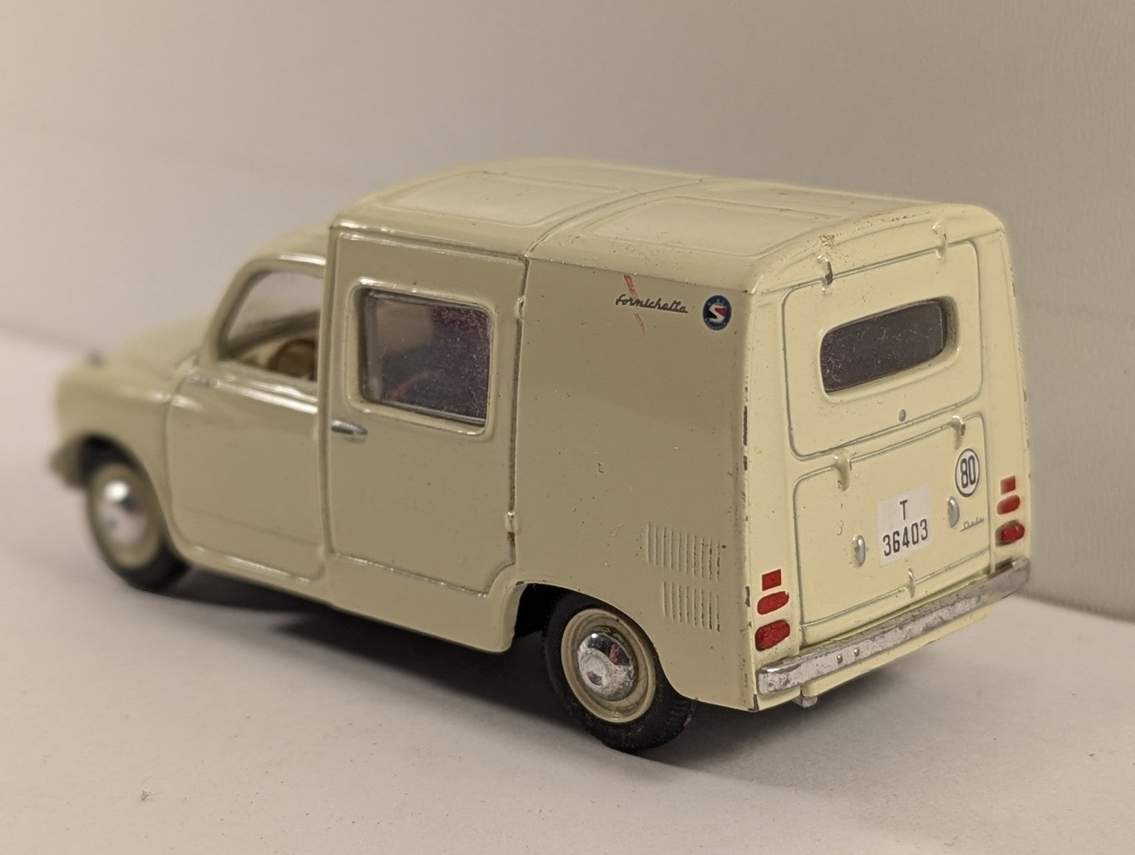 Solido 1:43 Siata Formichetta 1964 Die-cast Vehicle T 36403 Cream