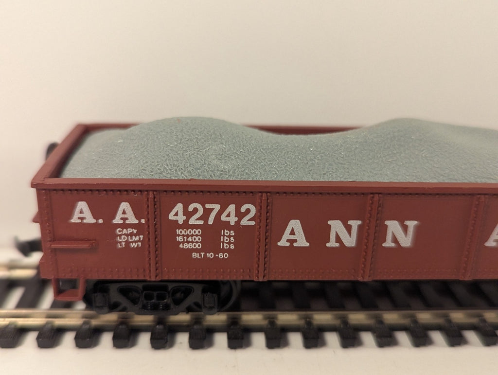 AHM HO Gauge Ann Arbor Gondola With Gravel Load