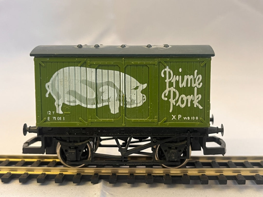 Hornby R216 OO Gauge Prime Pork Closed Wagon